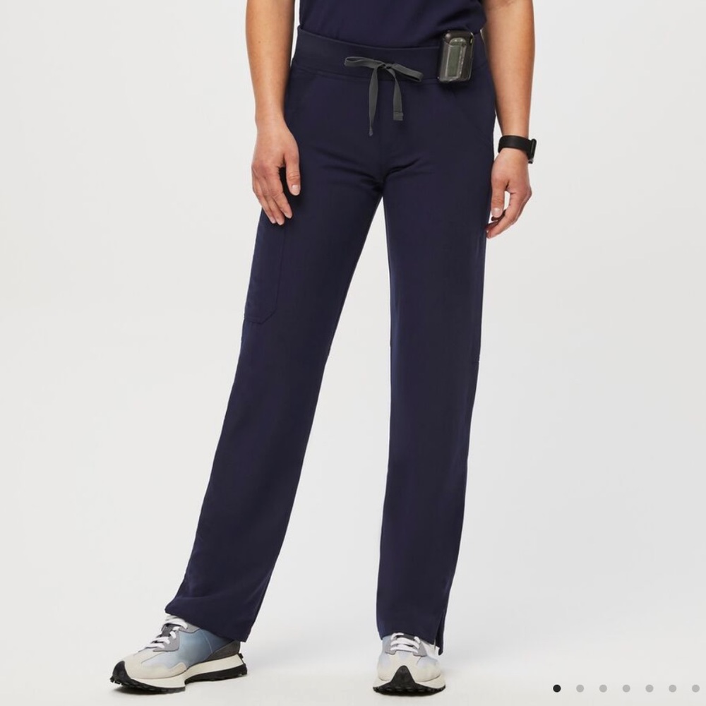 FIGS Kade Cargo Scrub Pant in Navy